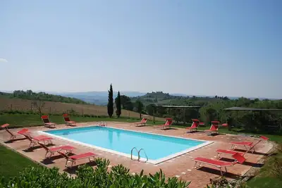 Image de Appartement dans une maison de vacances avec Wifi, piscine, vue panoramique, près de San Gimignano