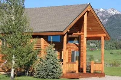 Image de Belle cabine propre sur la rivière Salt avec bain à remous, pêche, promenades à cheval