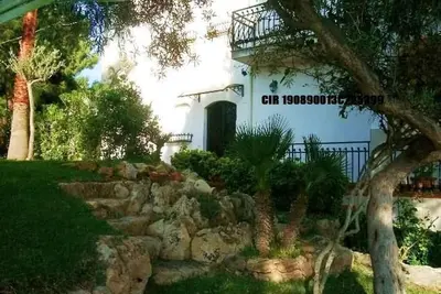 Image de Villa entourée d'un magnifique parc, climatisée, lave-vaisselle, 2 vérandas