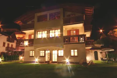 Image de Villa individuelle dans une position privilégiée avec vue sur le lac et les Dolomites de Brenta ****