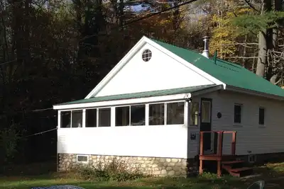 Image de Classique Cabin Maine Lakefront, Porche et Canoë