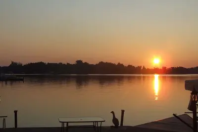 Image de Lakefront Home, Techumseh Island - pour 6 personnes, 2br, 2 bains, quai pour bateaux