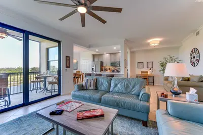 Image de Magnifique condo avec vue sur le 8e trou et la rivière Manatee au-delà