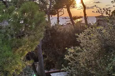 Villa entourée de verdure à 300 mètres de la mer