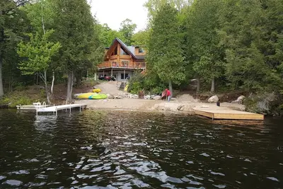 Image de Bearhead Lodge - Chalet - 5 chambres, 3 salles de bains, Pour 20