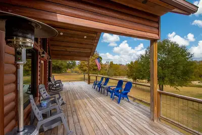 Image de Belle cabane sur la rivière Caddo! Du plaisir pour la famille ou une escapade romantique parfaite