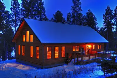 Image de Cabane de pins isolée dans les Black Hills - Escapade romantique