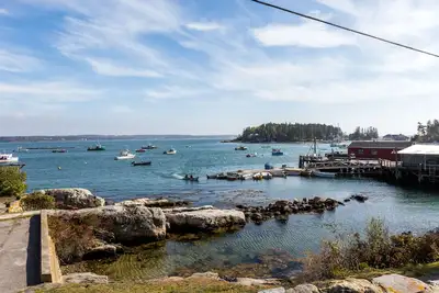 Image de Détendez-vous en regardant le pittoresque port de Five Islands à Georgetown Maine