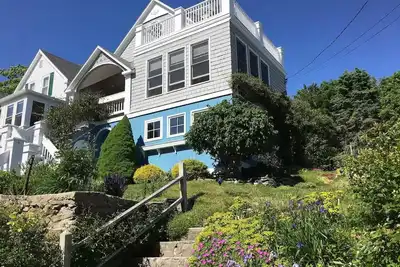 Image de Chalet au bord de la mer aux sommets: bain à remous / terrasses sur le toit / 4 saisons
