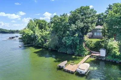 Image de Escapade en plein air «Au nord» au bord du lac - Meilleure vue du coucher de soleil sur le lac