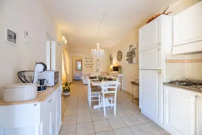 Image de \"Il est temps de partir en vacances\". . . . . Appartement sur la plage d'Innamorata