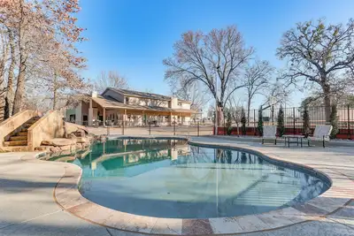 Image de Nouveau! Spectacular Lake Texoma Home avec table de billard!