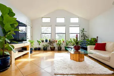 Image de Plein de couleurs et de lumière, 5 mn de la meilleure musique, la nourriture et honkey-Tonks à Austin