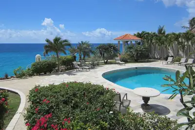 Image de Walkout Ocean Front avec des vues spectaculaires