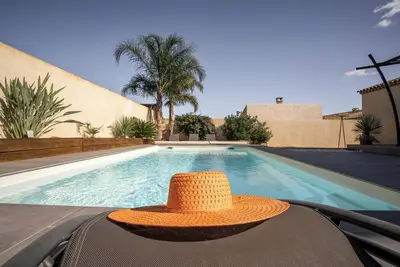 Image de A la recherche d'authenticité, soleil, piscine, repos  famille ou entre amis?