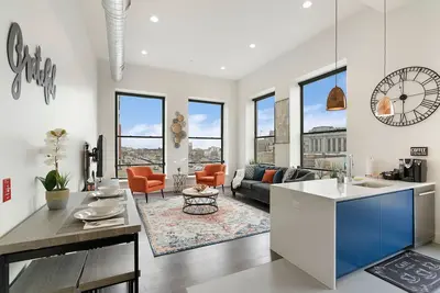 Image de Élégant 1br King -Near Prudential Center & Njpac; Le coeur du centre-ville