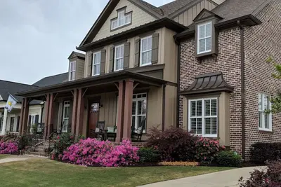 Image de 5 Miles to Masters Golf Course!