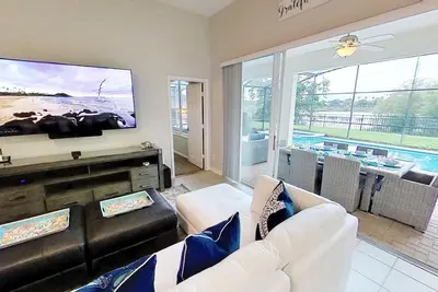 Image de Windsor Hills 2e Premium 5/5 Lake View Home w / S. Face à la piscine, à 3 km de Disney