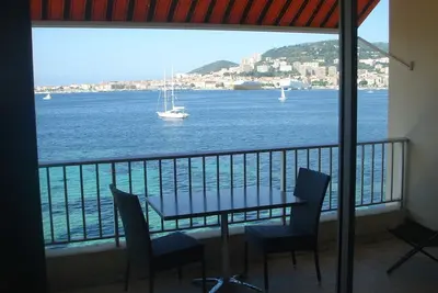 Image de studio bord de plage climatisé magnifique vue sur golfe ajaccio parking fermé