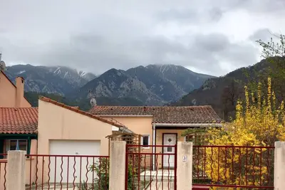 Image de \"les coteaux\" lumineux gite face au Canigou. Animaux de compagnie acceptés
