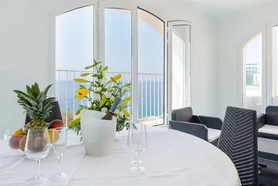Image de Exclusif nouvel appartement, 30 mt. Sea, herrl. Mer panoramique, couverte. gr. Terrasse