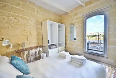Image de Maison Birgu à Vittoriosa avec vue sur le balcon du grand port | Epl 6b