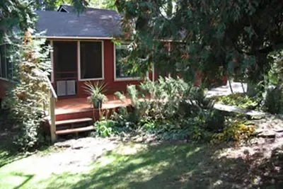 Image de Profitez de la vue dans ce chalet pittoresque au bord du lac!