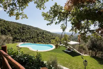 Image de Château avec vue panoramique près de Cortona adapté aux groupes d'amis