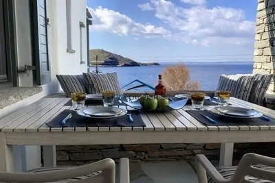 \"Aqua Blue\", une maisonnette à seulement 100 mètres de la plage de Gialiskari