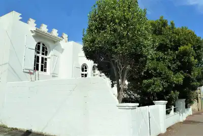 Image de Belle villa de type mauresque avec jardinet clos près de la grande plage