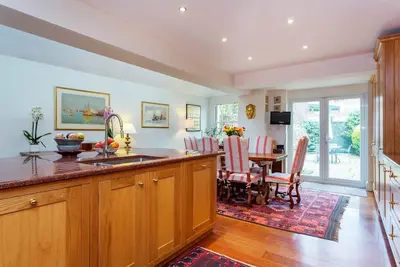 Image de 3 Br maison dans la belle Wimbledon. Connexions dans le centre de Londres (Veeve)