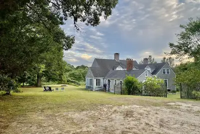 Image de Blissful paradis sur 11 hectares avec une belle vue, une plage privée et un court de tennis