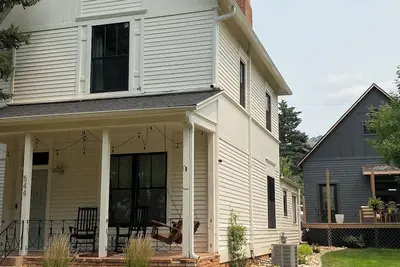 Image de La maison Haught au centre-ville de Spearfish - Cuisine récemment rénovée