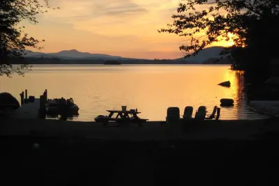 Image de Deux maisons avec plage privée et quais sur le lac Squam