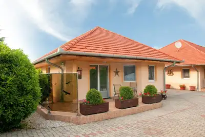 Image de Maison de haute qualité \"Sunshine\" pour 6 personnes, lac 1000m, piscine, air conditionné