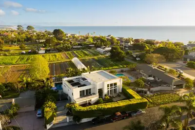 Image de 1 Blk de la plage | Vues sur l'océan éblouissantes | Magnifique Modern Estate ❤ by AvantStay