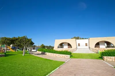 Villa avec vue mer dans la résidence Magicsea à Torre Pali