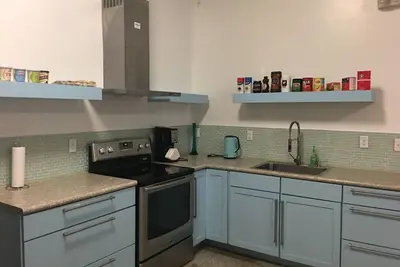 Image de Aquamarine Upbeat Studio sur le Mall