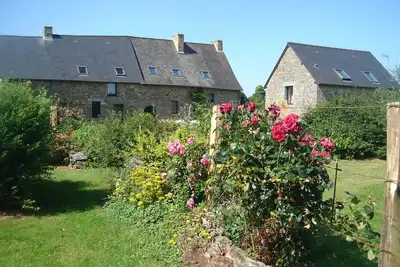 Image de Grand gîte 12 personnes, Fougères, Mont St Michel calme de la campagne Bretonne.