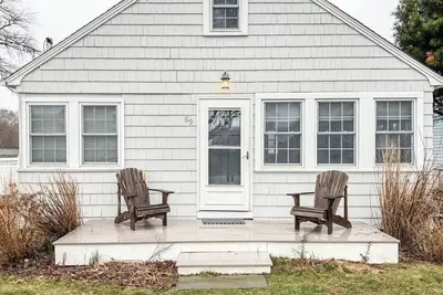 Image de Chalet bord de mer avec vue sur l'eau sur Lord's Point à Mystic, Ct