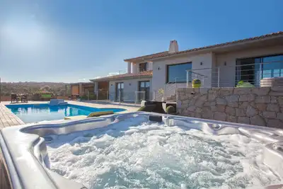 Image de Top-of-the-range mondern villa between Santa Giulia & Palombaggia, sea view