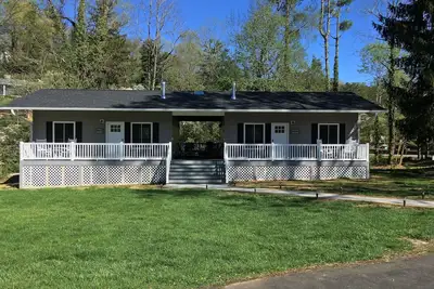 Image de Brand New Smokies Cottage distance de marche du centre-ville de Waynesville