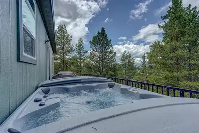 Image de Delwyn House - Pet Friendly-15 Min à Ski Cooper avec Hot Tub!