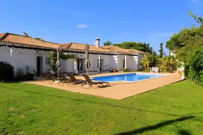 Image de Villa Toulouse · Villa avec piscine privée pour les familles a 2km de la plage