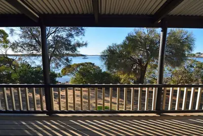 Image de Cdc-625 est une fantastique cabane originale de Coffin Bay - magnifiquement rénovée