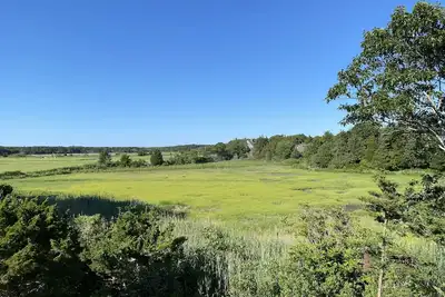 Image de Eastham, Cape Cod: Cap spacieux et contemporain avec une vue imprenable sur le marais