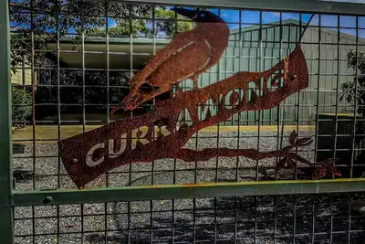 Image de Currawong est un chalet de 2 chambres à coucher isolé et calme avec des cours privées entièrement clôtur