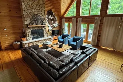 Image de Cabane romantique isolée dans la région de Mohican - 24 acres bois - 1900 sq. Ft