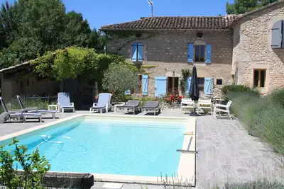 Image de Ferme en pierre mise à jour, vue imprenable et patio privé au bord de la piscine