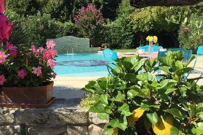 Image de Villa  Moderne  Avec Piscine A La Tour D'Aigues